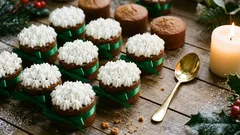 Mini Christmas cupcakes with dried fruit - a recipe for the perfect edible gift.