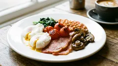 English breakfast in a new way: less fat, more vegetables.